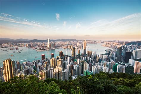 is it a good time to visit hong kong