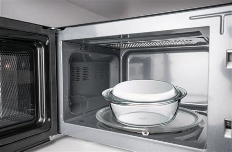 is pyrex microwavable safe