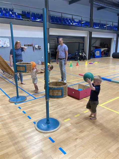 jong geleerdoud gedaan gymnastiek in de kinderkamer PDF