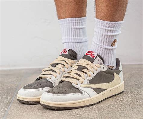 jordan 1 lows travis scott