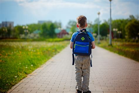 kid going to school