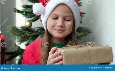 kids shaking christmas gift