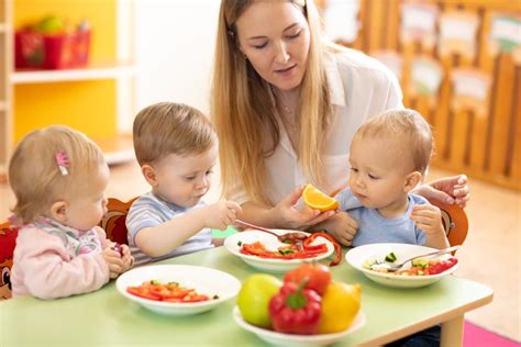 kind aan tafel voedingsadviezen voor peuters en kleuters kinderen PDF