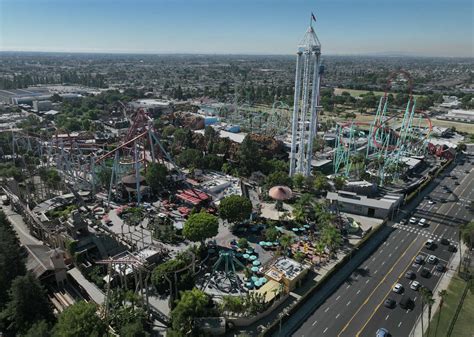 knott's berry farm closing