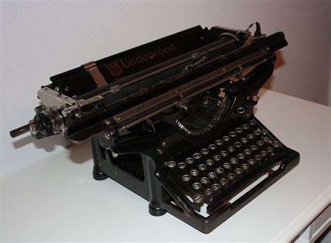 la maquina de escribir viajes en la ficcion Doc