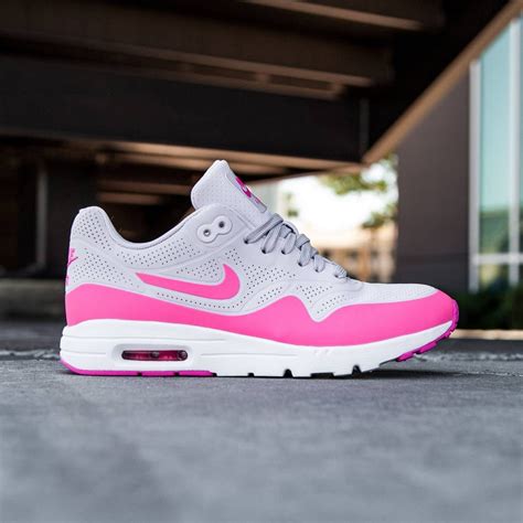 ladies air max 1