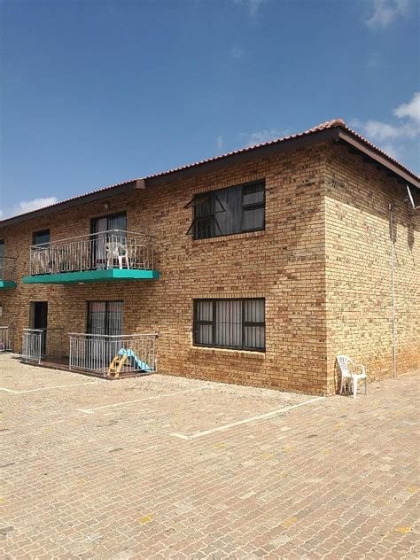 lenasia south flats or apartment for rent Reader