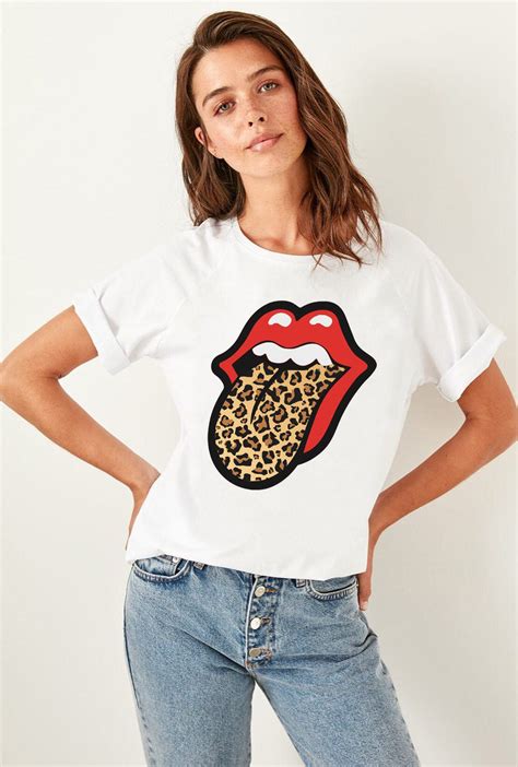 lips on shirt