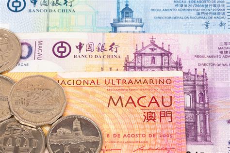 macau currency to usd