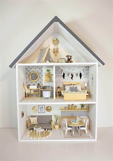 making miniatures dolls house projects in 1 or 12 scale Reader