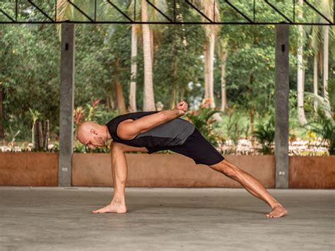 male naked yoga