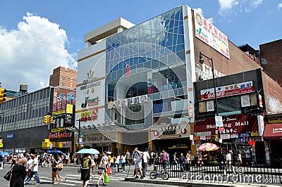 mall in flushing queens ny