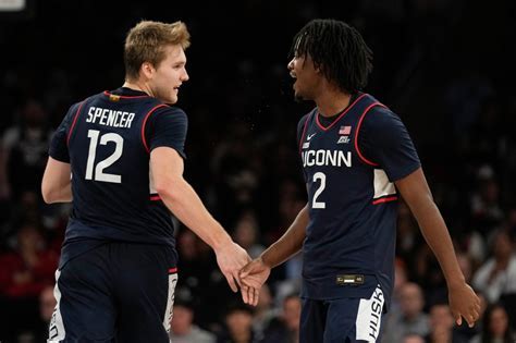 manhattan vs uconn