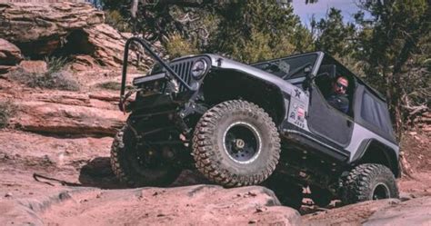 manual vs automatic rock crawling Reader