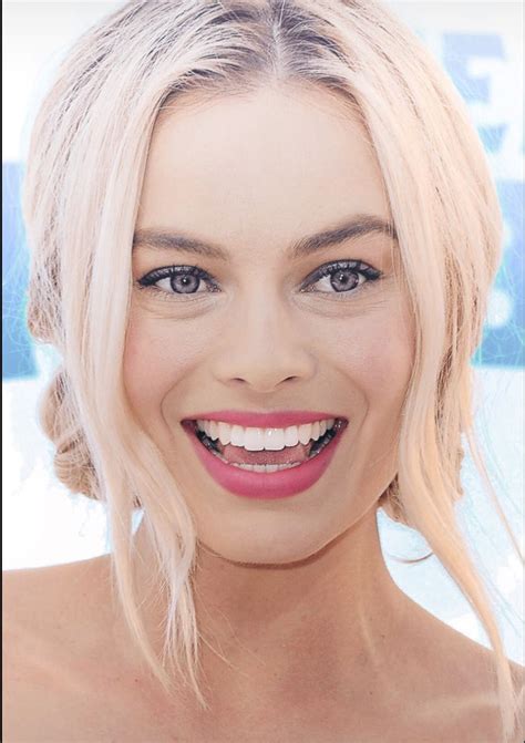 margot robbie teeth