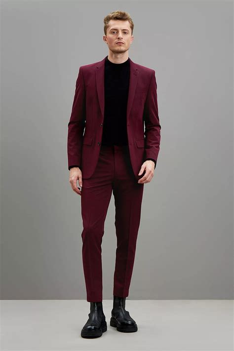 maroon suit black shirt