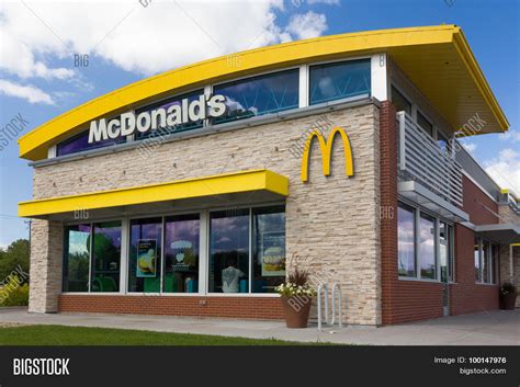 mcdonald's restaurant stock