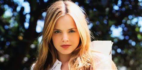 mena suvari net worth