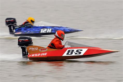 mini race boat