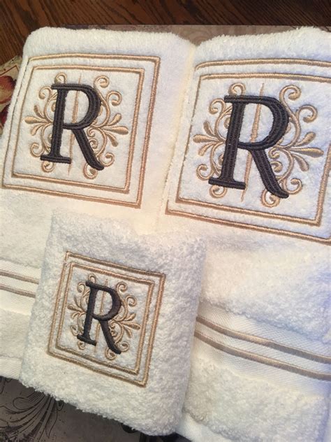 monogrammed bath towel set