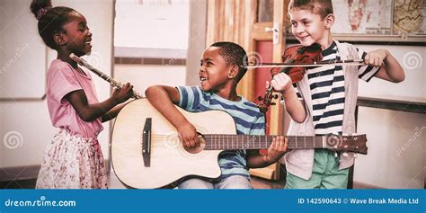 muziek met kinderen spelen met geluid en instrument PDF