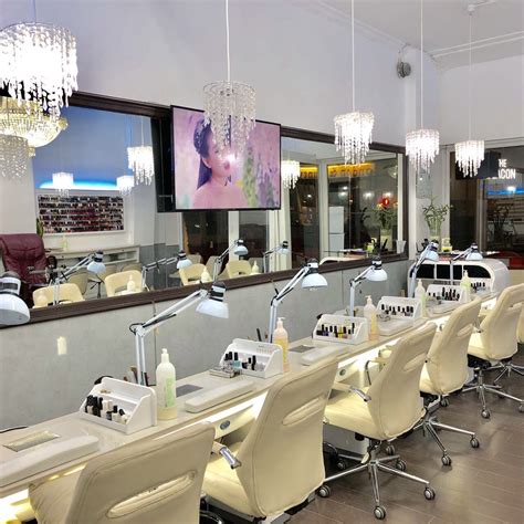 nail and hair salon