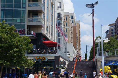 national harbor stores