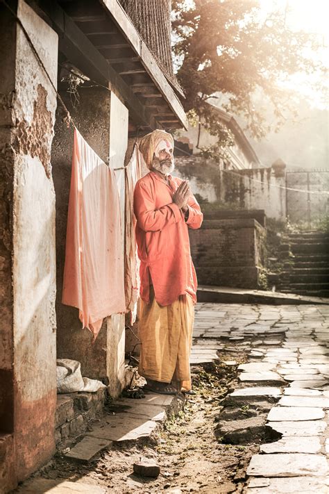 nepal holy men peter voss Reader