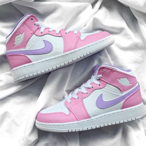 nike purple and pink shoes