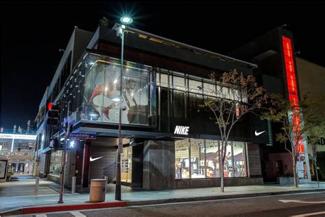 nike store santa monica california