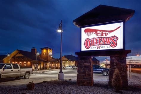 outlaws bar grill &amp; casino