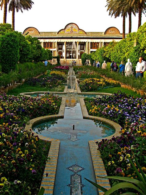 palaces and gardens of persia Epub