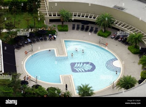 pan pacific hotel singapore swimming pool