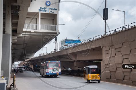 paradise metro station