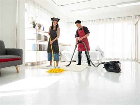 parents on the weekend vaccuum