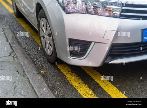 parking at unbroken double yellow line