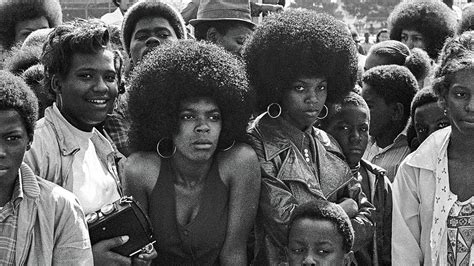 people in the black panther party picture