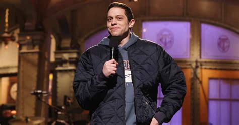 pete davidson walks off stage