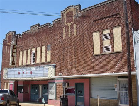 philadelphia ms movie theater