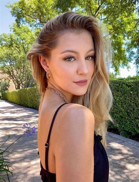 Ava Sambora