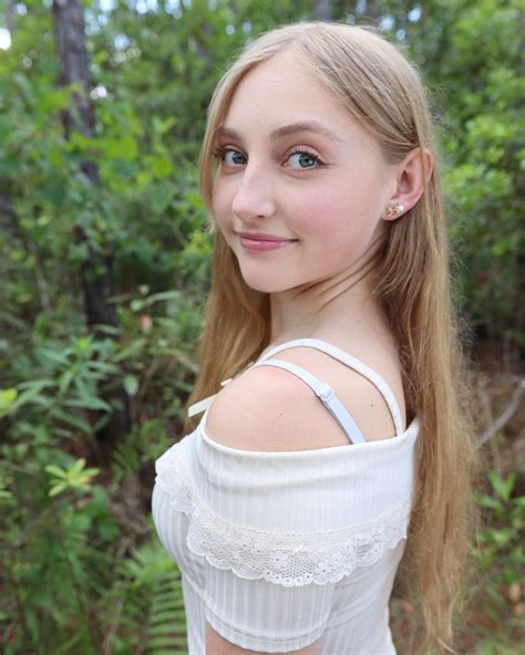 babe ava