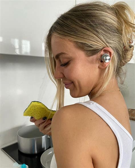 College Girl (Camgirl)