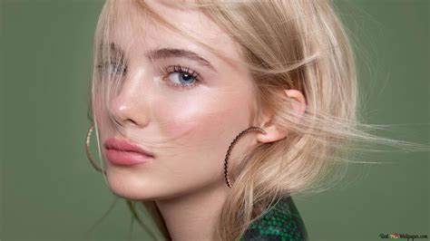 Blonde Freya