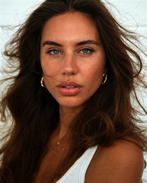 Brit Manuela