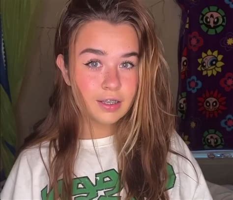 Mia Linz