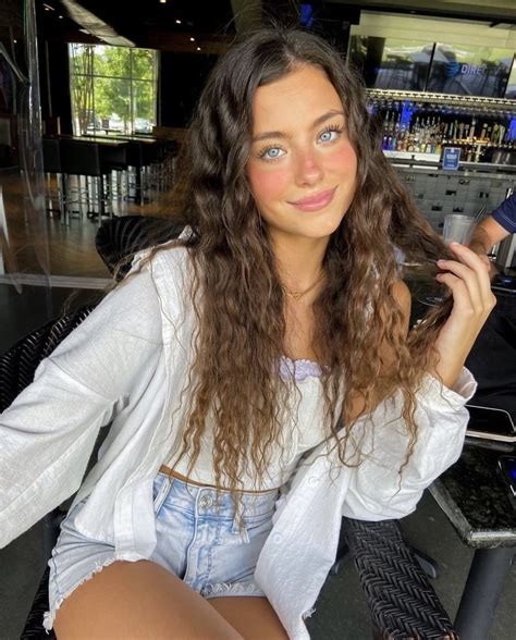 Chloe Carter