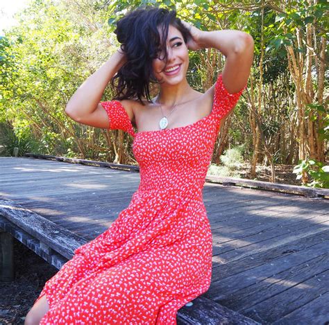 Danielle Robertson #8