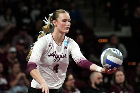 Emily Hellmuth #16