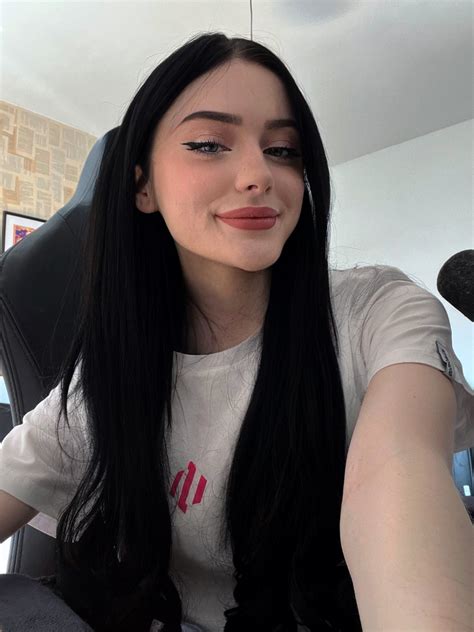 Anneliese Snow