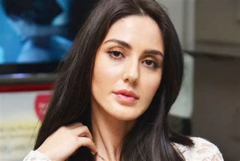 Farah Karimaee #12